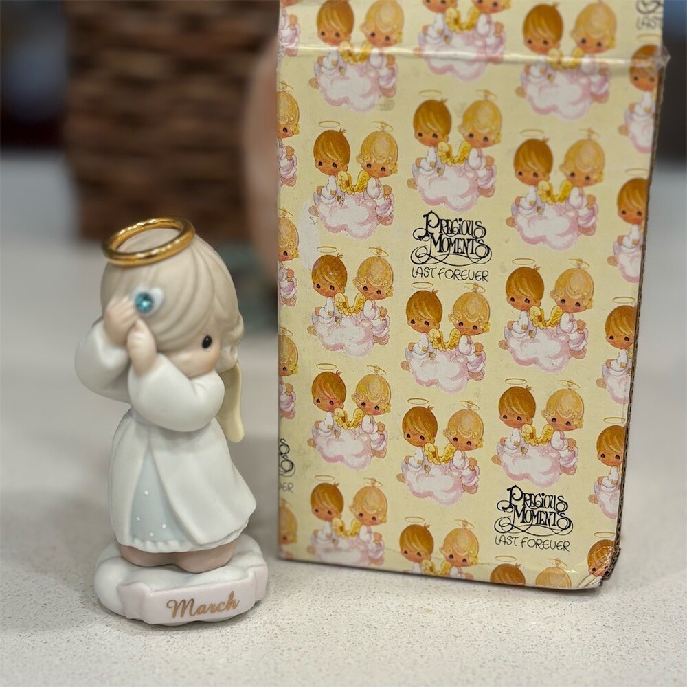 Precious Moments Four Seasons Belles Winter Belle March Figurine 1996 w/
